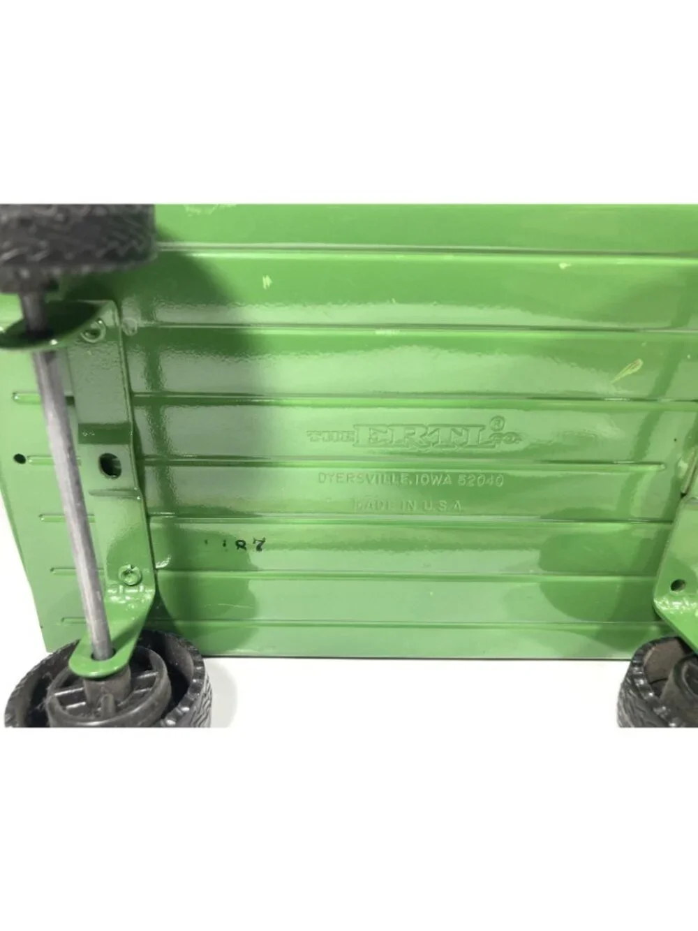 Ertl John Deere Bale Throw Hay Wagon 1:16 Toy Farm Toy Tractor Implement Diecast